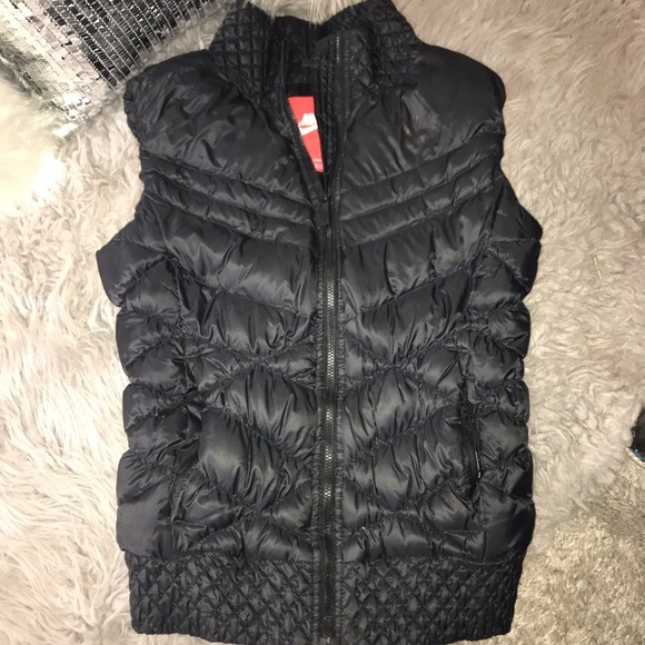 BLACK NIKE VEST / XS - Picture 3 of 3